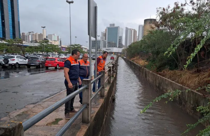 Bombeiros vistoriam áreas de risco na capital para prevenir ocorrências no período chuvoso