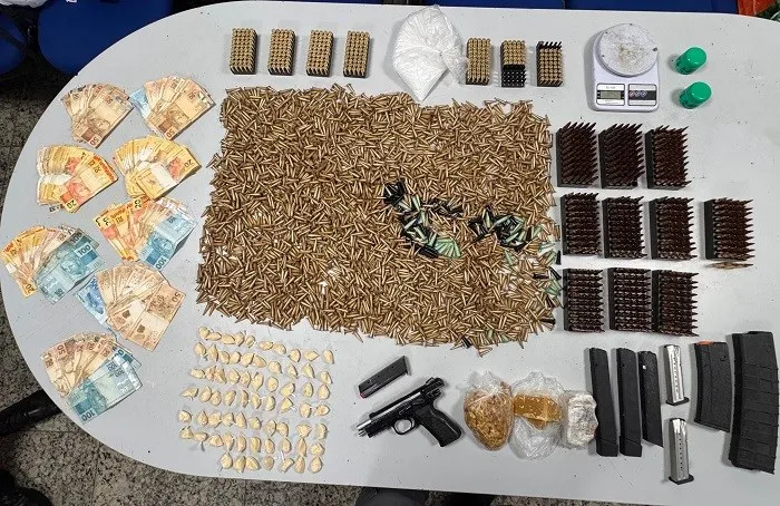 Força Tática do 1ºBPM apreende grande quantidade de ilícitos em Vitória