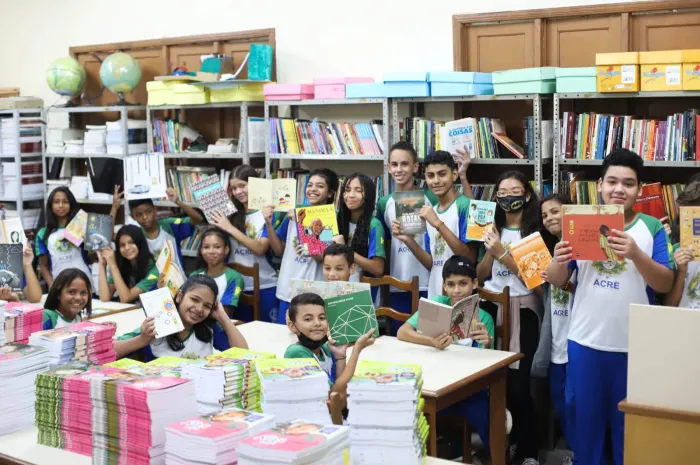 Acre alcança 100% de adesão ao Programa Nacional do Livro Didático