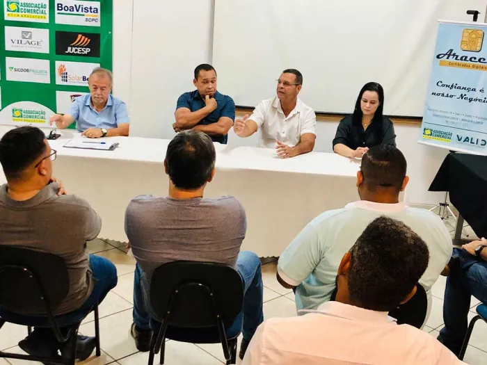 Prefeitura ouve comerciantes sobre retorno da zona azul em Araçatuba