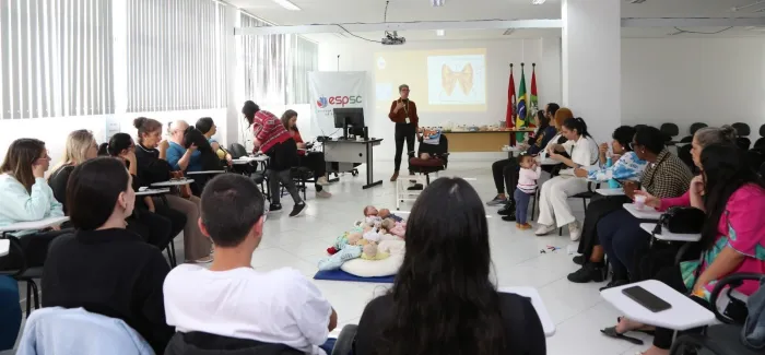 Escola de Saúde Pública de SC implementa políticas de educação e qualifica profissionais em 2024