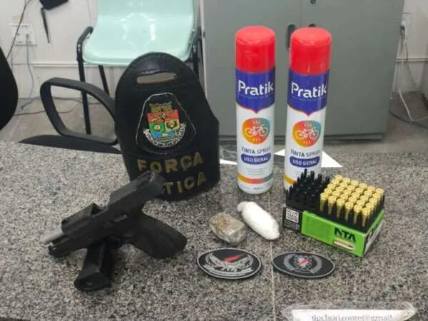 PMCE prende dupla armada e com drogas em abordagem a carro em Pacajus