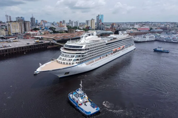 Temporada de Cruzeiros 2024/2025: Viking Sea chega a Manaus com mais de 1,3 mil cruzeiristas