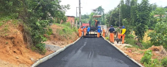 Asfalto chega à Rua Manoel Góes Santana, em Góes Calmon