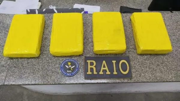 CPRAIO da PMCE prende suspeito com 4,2 kg de cocaína em Itapajé
