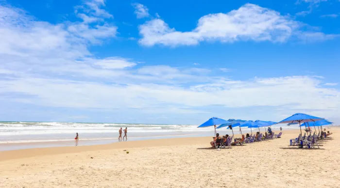 Praia da Cinelândia, na Orla da Atalaia, em Aracaju, é um dos locais mais procurados pelos turistas / Foto: Max Carlos/Setur