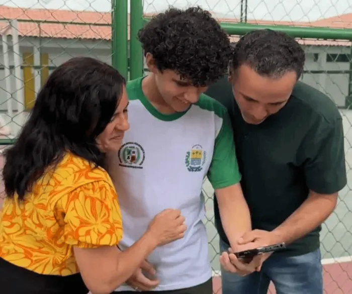 Nove estudantes da rede estadual conquistam nota 980 em Redação no Enem 2024