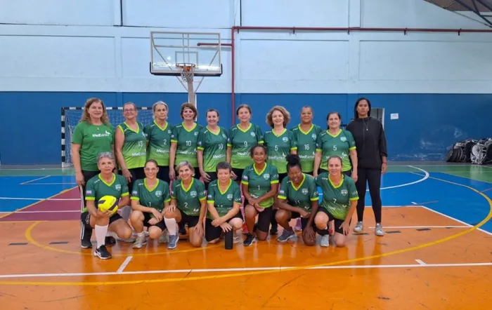 Atletas do Viva Vôlei se preparam para campeonato nacional para a terceira idade