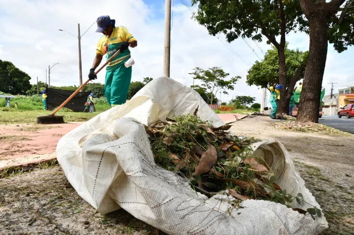 Prefeitura faz mutirão de limpeza em oito pontos da cidade