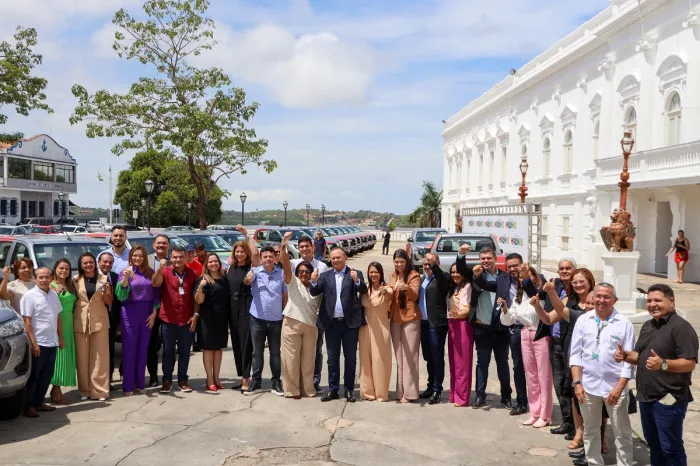 Governo entrega 18 novos veículos e renova frota das Unidades Regionais de Saúde (URS)