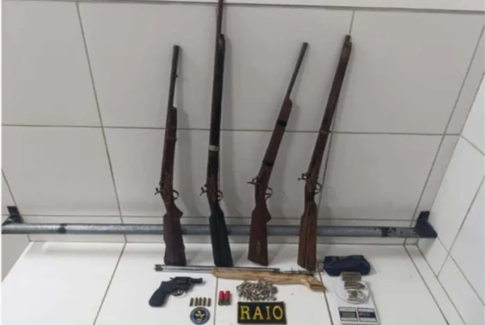 PMCE apreende seis armas e droga em Pacajus