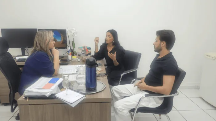 Secretária de Habitação se reúne com Instituto Nação Valquírias