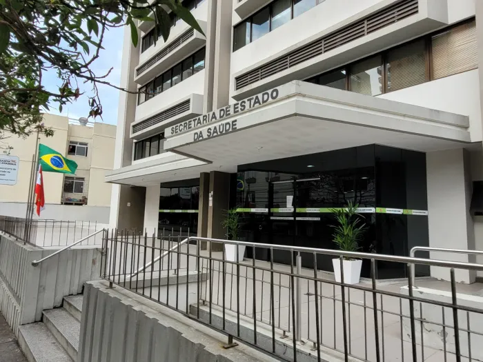 Devido às fortes chuvas, Saúde Estadual monitora situação nas unidades próprias e informa à população