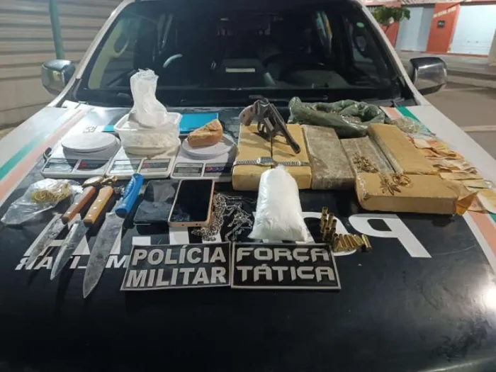 PMCE realiza prisão por tráfico de drogas e posse irregular de arma de fogo em Tianguá