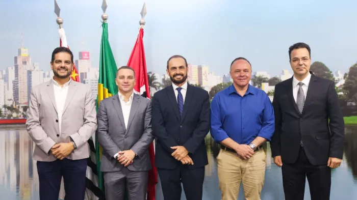 Prefeito se reúne com promotor especializado em Saúde Pública