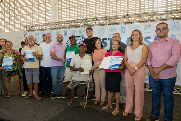 População de Colinas é beneficiada com entrega de 290 títulos de regularização fundiária urbana