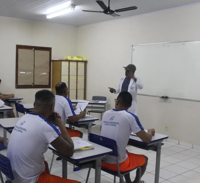 Inscrições para Educação de Jovens e Adultos no sistema prisional estão abertas para entrega de documentos por familiares