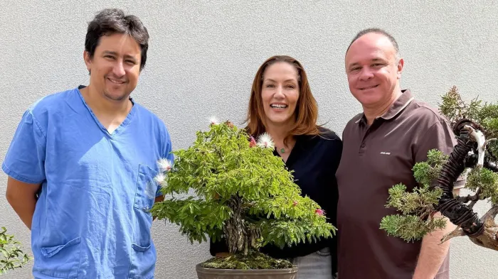 Prefeito conhece o jardim de bonsai no Hospital Dia