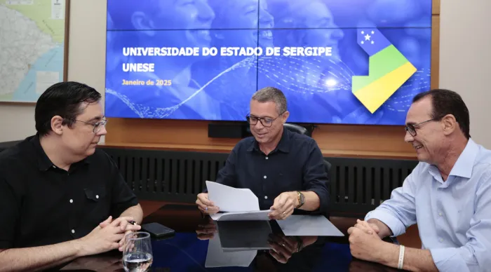 Governo autoriza formação de comissão para concursos públicos da Educação e inicia tratativas da Universidade Estadual
