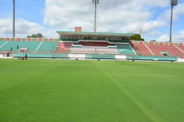 Gramado do Joia da Princesa apresenta significativa melhora, mas só deve receber jogos em fevereiro