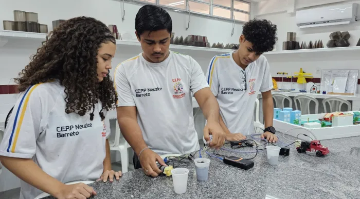 Estudantes durante aula prática / Foto: Arquivo Seed