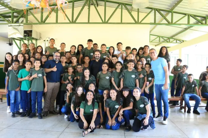 Semed: Abertura do ano letivo é marcada por ato cívico e visita do prefeito Toni Cunha à Escola Duque de Caxias