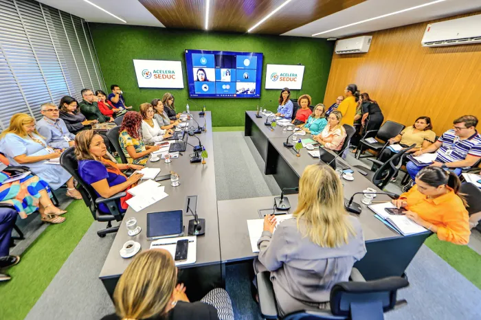 Seduc inicia Semana Pedagógica com orientações sobre lei que proíbe uso de celulares nas escolas