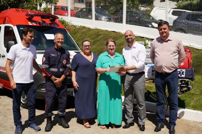 Saúde entrega ambulância básica e novos equipamentos para Catanduvas