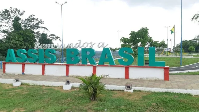 Governo e Prefeitura de Assis Brasil discutem promoção do turismo na tríplice fronteira