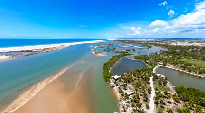 Praia, dunas, rio, lagoas e mangues formam uma paisagem encantadora em Pacatuba / Foto: Igor Matias