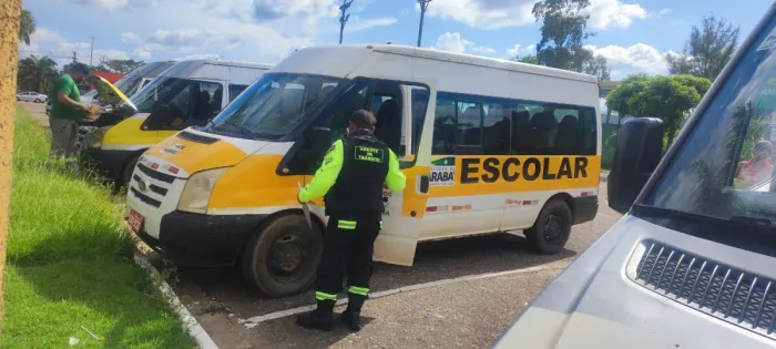 Educação: DMTU realiza vistoria em veículos que prestam serviços de transporte escolar em Marabá