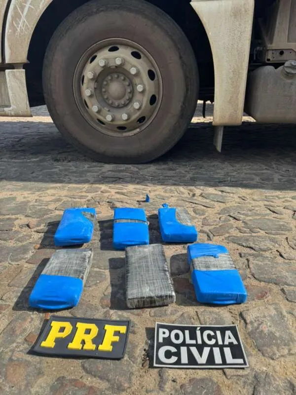 Com apoio da Coin/SSPDS, PCCE e PRF capturam caminhoneiro em posse de mais de 6 kg de drogas em Milagres