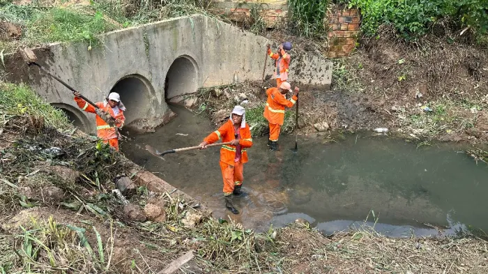 Cidade: SSAM intensifica trabalho de limpeza de grotas e bueiros