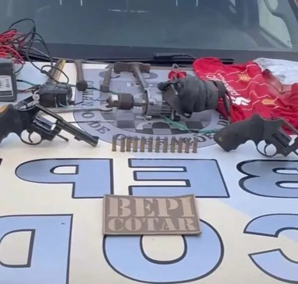 PMCE prende em flagrante suspeitos de tentativa de furto à agência bancária em Massapê