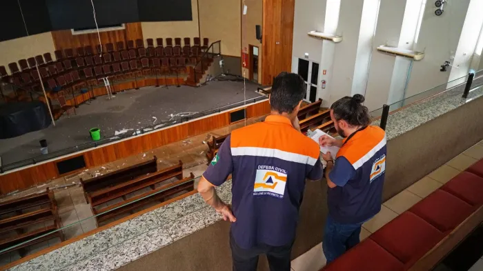Defesa Civil interdita dois locais danificados após forte chuva