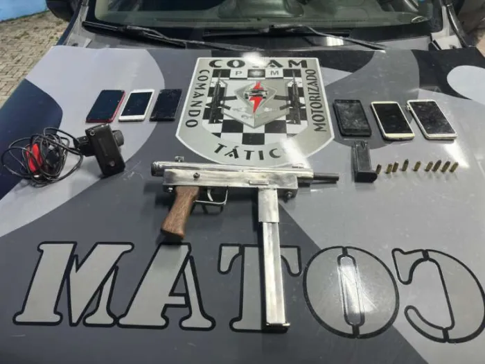 Homem é preso pela PMCE em posse de submetralhadora artesanal no Maracanaú