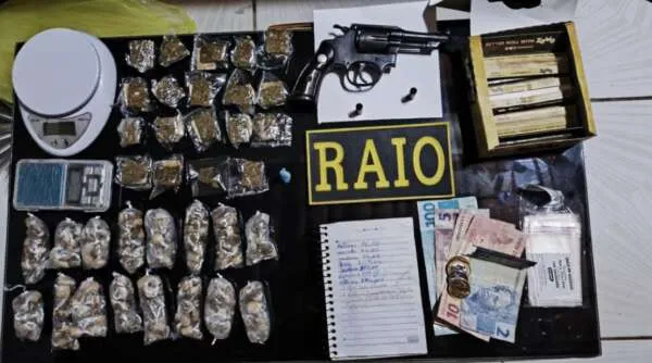 CPRAIO apreende arma e droga escondida em terreno abandonado em Quixelô