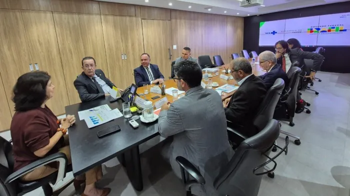 Prefeito busca investimentos contra dengue com ministra da Saúde