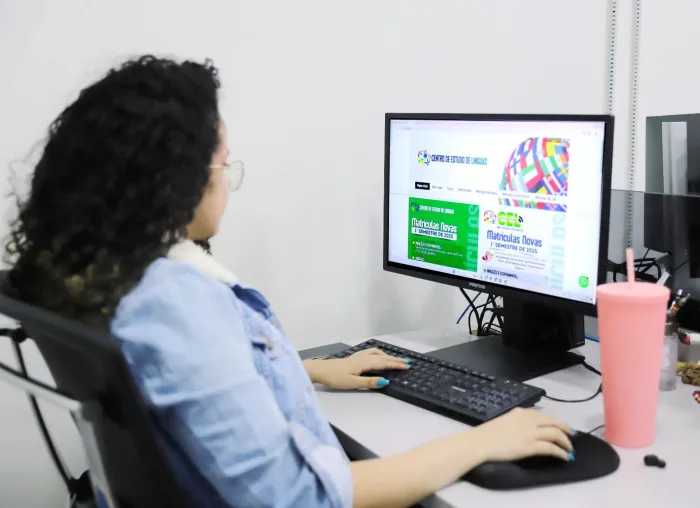 Matrículas para cursos de línguas a distância para o interior abrem na próxima segunda