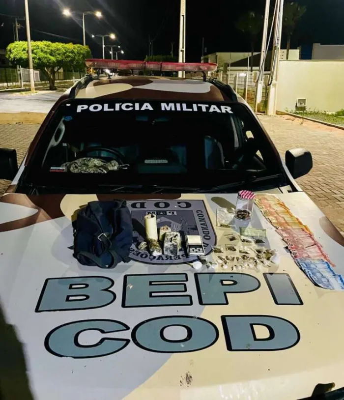 Mulher é presa pela PMCE por tráfico de drogas em Jericoacoara