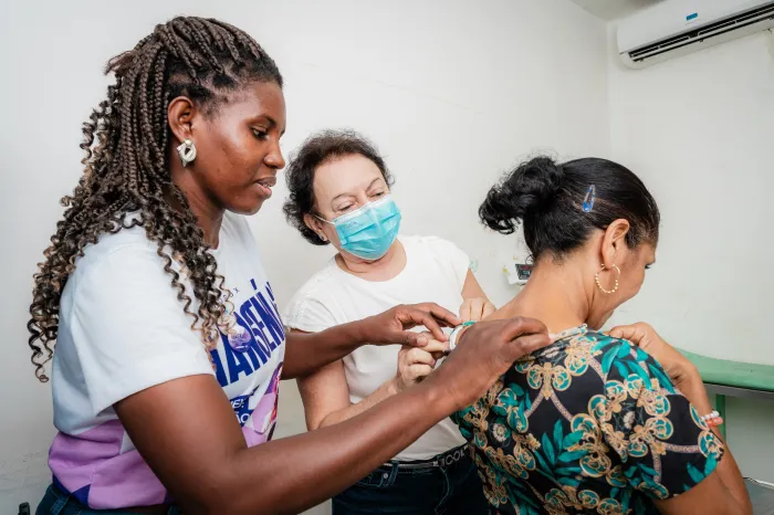 SES promove ação alusiva ao Janeiro Roxo e realiza testes dermatoneurológicos