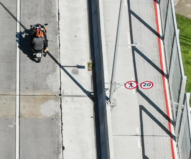 Manutenção na Ciclovia da Vida paralisa tráfego na pista sentido Vitória