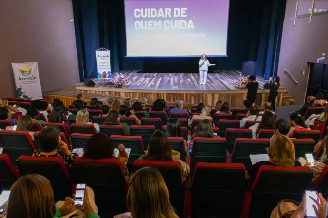 São Sebastião participa do 1º Encontro da Câmara Técnica AMVALE Mulher de 2025