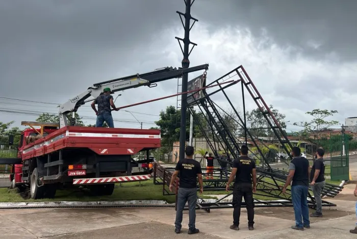 DMFP: Departamento de Postura retira outdoors irregulares e convoca empresas para regularização