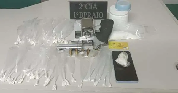 Adolescente com arma e droga é apreendido pelo CPRaio da PMCE no bairro Parquelândia