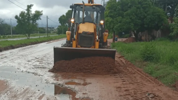 Serviços Gerais mantém limpeza na Estâcia Bela Vista mesmo com chuva