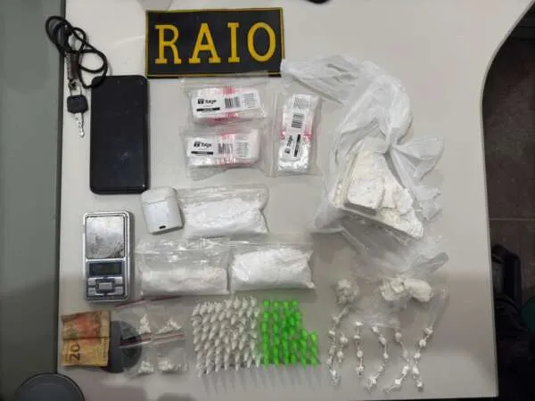 Homem com 472 g de cocaína é preso pela PMCE no Canindezinho