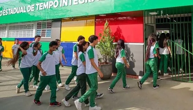 Cerca de 180 mil estudantes da rede estadual iniciam o ano letivo nesta segunda-feira (3)