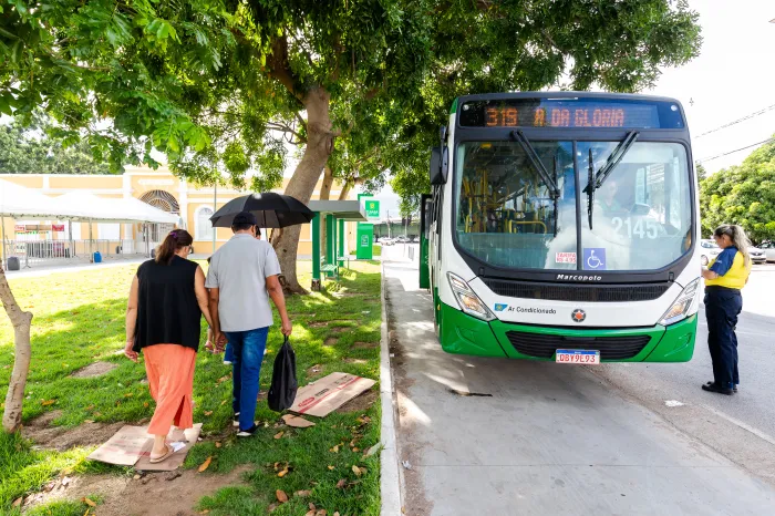 Prefeitura implanta ponto de ônibus no Aquário Municipal