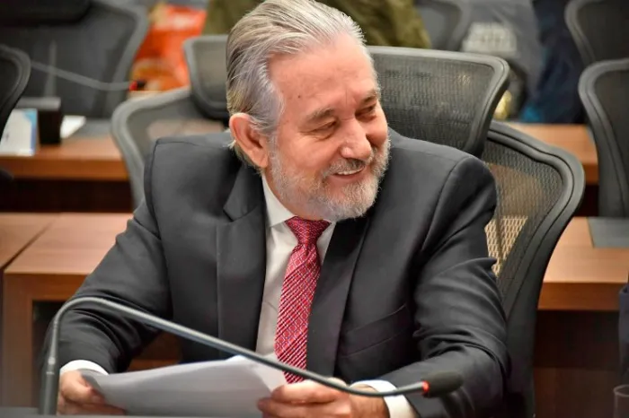 Lei: Autorizada disponibilização de exemplares da Bíblia nas escolas